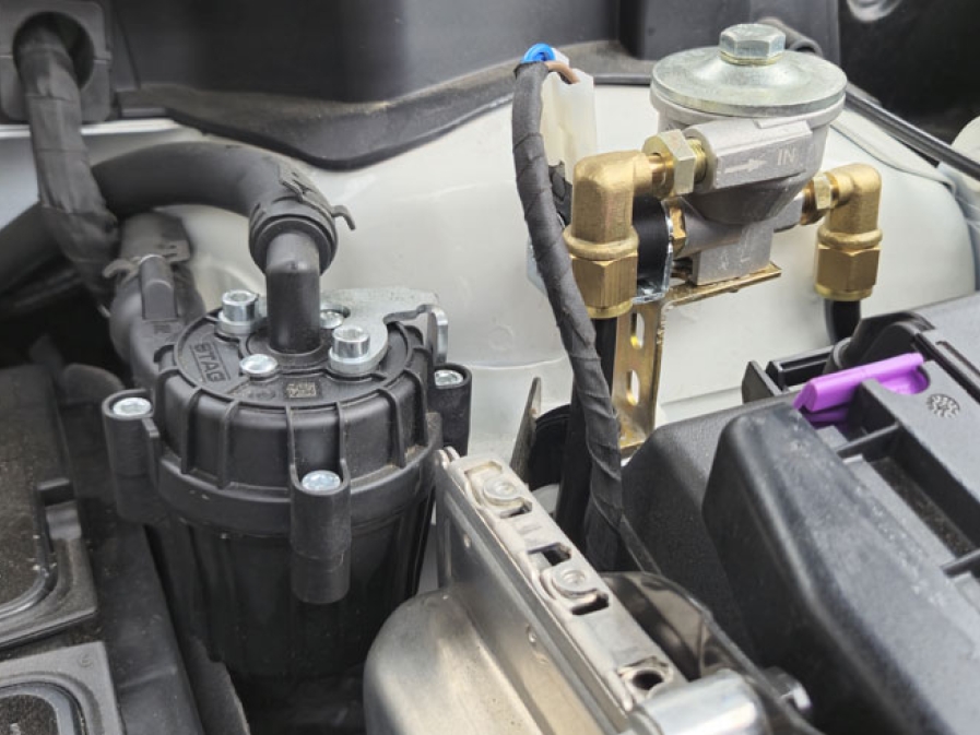 Can I replace the LPG filter myself?